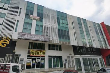 3 Storey Shop Office For Sale with ROI 4.2 %