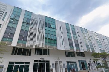 3 Storey Shop Office For Sale with ROI 4.2 %