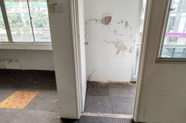 2 jointed 4 storey shoplot Puchong For Sale