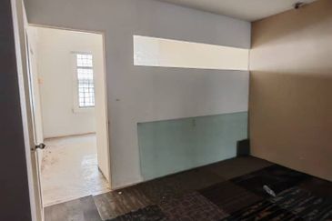 2 jointed 4 storey shoplot Puchong For Sale