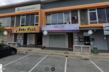 Taman M-Residence Double storey shop Lot, Rawang For Sale