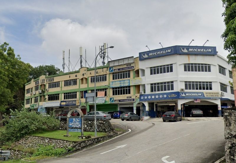 Kawasan Perniagaan Nilam @ 4 Adjoing 3 Storey Shoplot For Sale