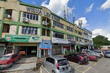 Kawasan Perniagaan Nilam @ 4 Adjoing 3 Storey Shoplot For Sale