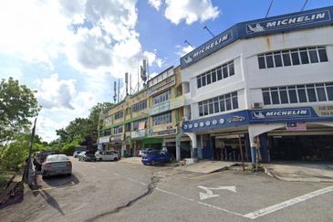 Kawasan Perniagaan Nilam @ 4 Adjoing 3 Storey Shoplot For Sale