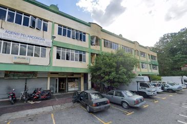 Kawasan Perniagaan Nilam @ 4 Adjoing 3 Storey Shoplot For Sale