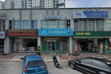 Villa Tropika 1, 2 Storey Shoplot (Intermediate unit) For Sale