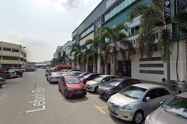 Jalan Beringin,Pelabuhan Klang @ Ground Floor For Sale