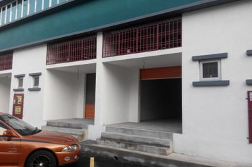 Jalan Beringin,Pelabuhan Klang @ Ground Floor For Sale