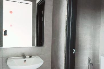 Setia Alam Seksyen U13 1st Floor Shop Office For Sale for Sale