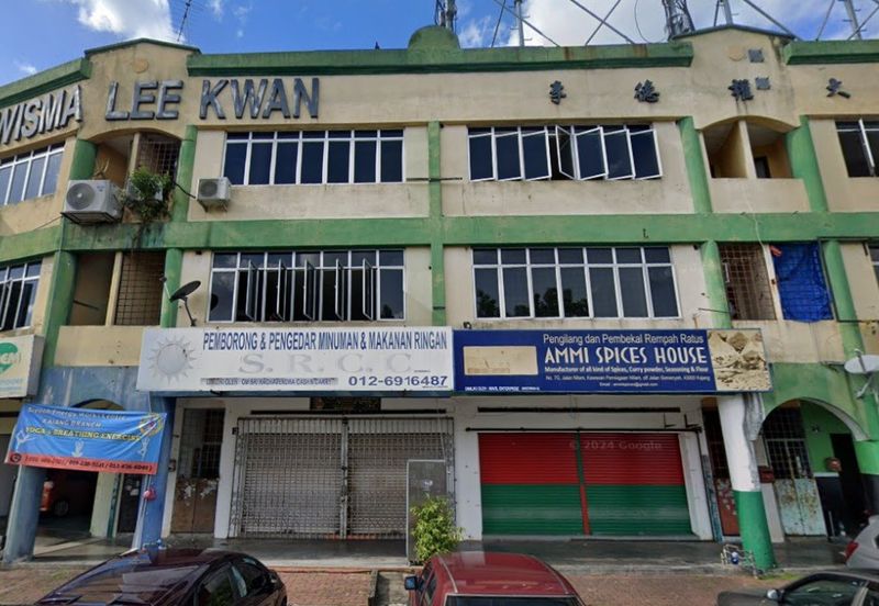 Kawasan Perniagaan Nilam 3 Storey Shoplot (Intermediate unit) For Sale