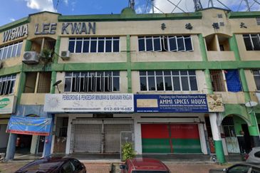 Kawasan Perniagaan Nilam 3 Storey Shoplot (Intermediate unit) For Sale