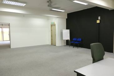 Jalan Melati Utama 4 First Floor Shoplot For Sale