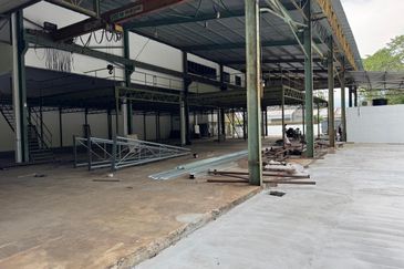 Semenyih Semi-D Factory- Office For Sale