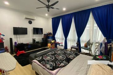 3 storey Bungalow seksyen u10 Shah Alam fully furnish near Bukit Jelutong