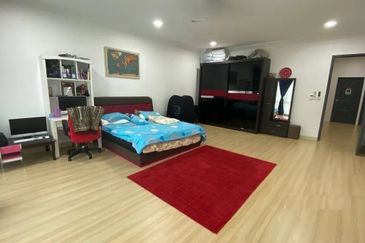 3 storey Bungalow seksyen u10 Shah Alam fully furnish near Bukit Jelutong
