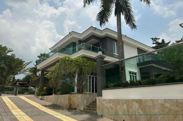 2 storey swimming pool Bungalow Kayangan Heights Shah Alam