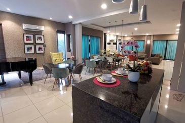 New Launching 2 storey Bungalow Hilltop u10 Shah Alam for sale