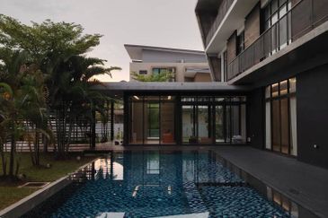 3 storey Modern Bungalow seksyen u10 Perdana Heights Shah Alam