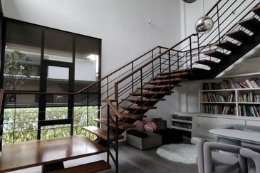 3 storey Modern Bungalow seksyen u10 Perdana Heights Shah Alam