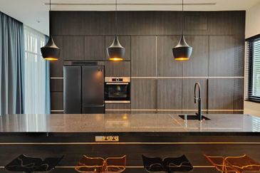 3 storey Modern Bungalow seksyen u10 Perdana Heights Shah Alam