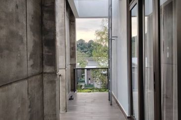 3 storey Modern Bungalow seksyen u10 Perdana Heights Shah Alam