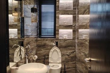 3 storey Modern Bungalow seksyen u10 Perdana Heights Shah Alam