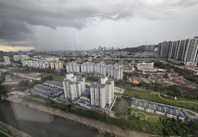 Bloomsvale Menara Vista Petaling Fully furnished 1500sf Office For Rent connected mall and hotel