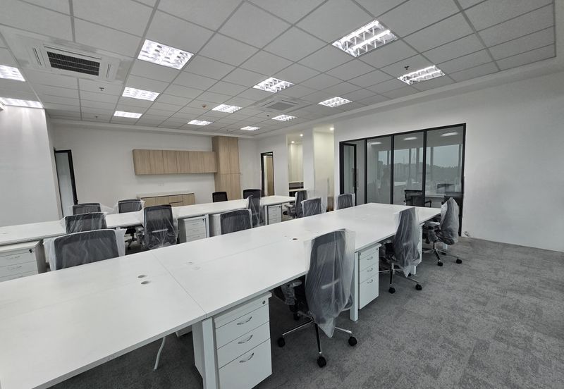 Bloomsvale Menara Vista Petaling 1900sf Fully Furnished Office For Rent connected mall hotel Ample parkings