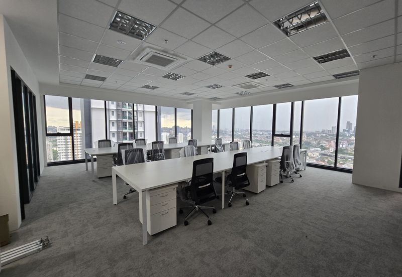 Bloomsvale Menara Vista Petaling 1900sf Fully Furnished Office For Rent connected mall hotel Ample parkings