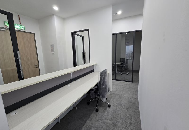 Bloomsvale Menara Vista Petaling 1900sf Fully Furnished Office For Rent connected mall hotel Ample parkings