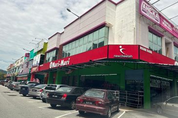 Shoplot in Bukit Serendah for Rent