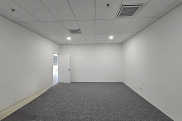 Fully Renovated Good location Walking distance to LRT MRT Monorail 