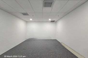 Fully Renovated Good location Walking distance to LRT MRT Monorail 