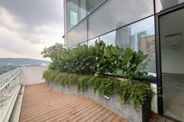 Be Seen, Be Remembered,  Be Landmark priced to move 240000sf office for sale