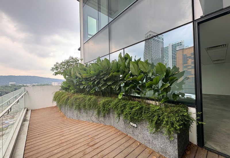 Be Seen, Be Remembered,  Be Landmark priced to move 240000sf office for sale