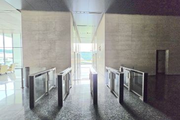 Be Seen, Be Remembered,  Be Landmark priced to move 240000sf office for sale