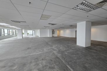 Be Seen, Be Remembered,  Be Landmark priced to move 240000sf office for sale