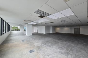 Be Seen, Be Remembered,  Be Landmark priced to move 240000sf office for sale