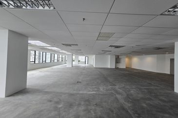 Be Seen, Be Remembered,  Be Landmark priced to move 240000sf office for sale