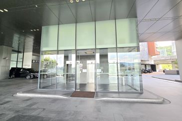 Be Seen, Be Remembered,  Be Landmark priced to move 240000sf office for sale