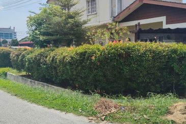  2 storey intermediate link corner Petaling Jaya Section 4