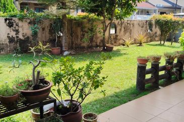  2 storey intermediate link corner Petaling Jaya Section 4