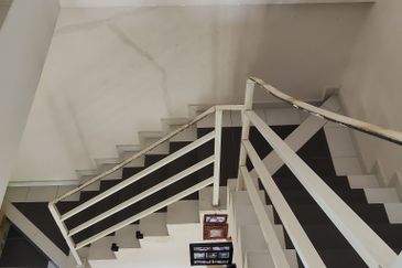  2 storey intermediate link corner Petaling Jaya Section 4