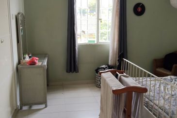  2 storey intermediate link corner Petaling Jaya Section 4