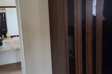  2 storey intermediate link corner Petaling Jaya Section 4