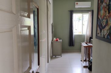  2 storey intermediate link corner Petaling Jaya Section 4