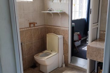  2 storey intermediate link corner Petaling Jaya Section 4