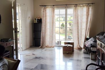  2 storey intermediate link corner Petaling Jaya Section 4