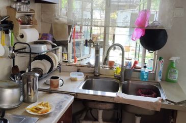  2 storey intermediate link corner Petaling Jaya Section 4