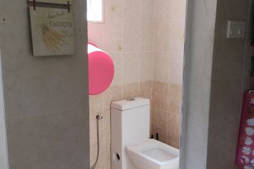  2 storey intermediate link corner Petaling Jaya Section 4